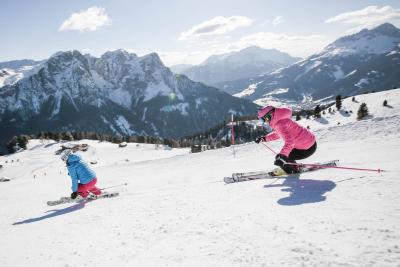 DolomitiSuperskiPremiere in Val di Fassa: offerta sci sulle Dolomiti